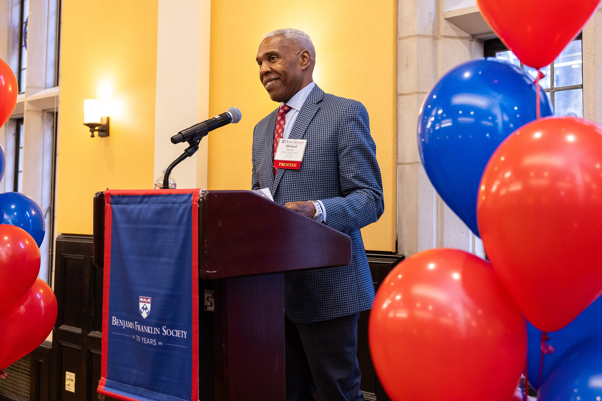 Penn Alumni President and Trustee Michael Barrett, ENG’89, PAR’20, PAR’21, addresses the audience from the podium at the 2024 Benjamin Franklin Society Brunch.
