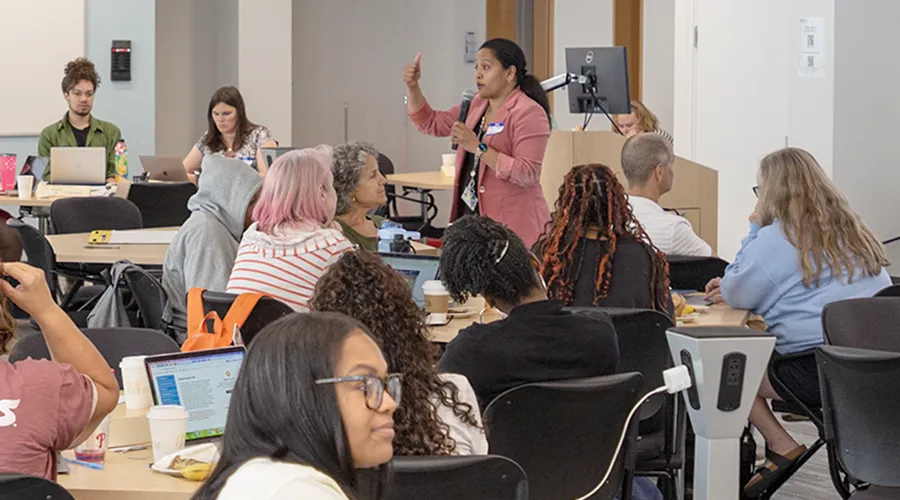 https://upenn-philanthropy.durkancloud.net/wp-content/uploads/penn-gse-pass-program-philadelphia-teachers-mobile.webp