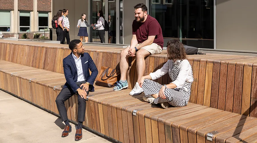 https://upenn-philanthropy.durkancloud.net/wp-content/uploads/penn-gse-students-outside-education-building-mobile.webp